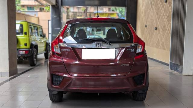 https://images10.gaadi.com/usedcar_image/4599829/original/processed_a2e07eee8d70868f4bb1fa84f027733e.jpg?imwidth=6401