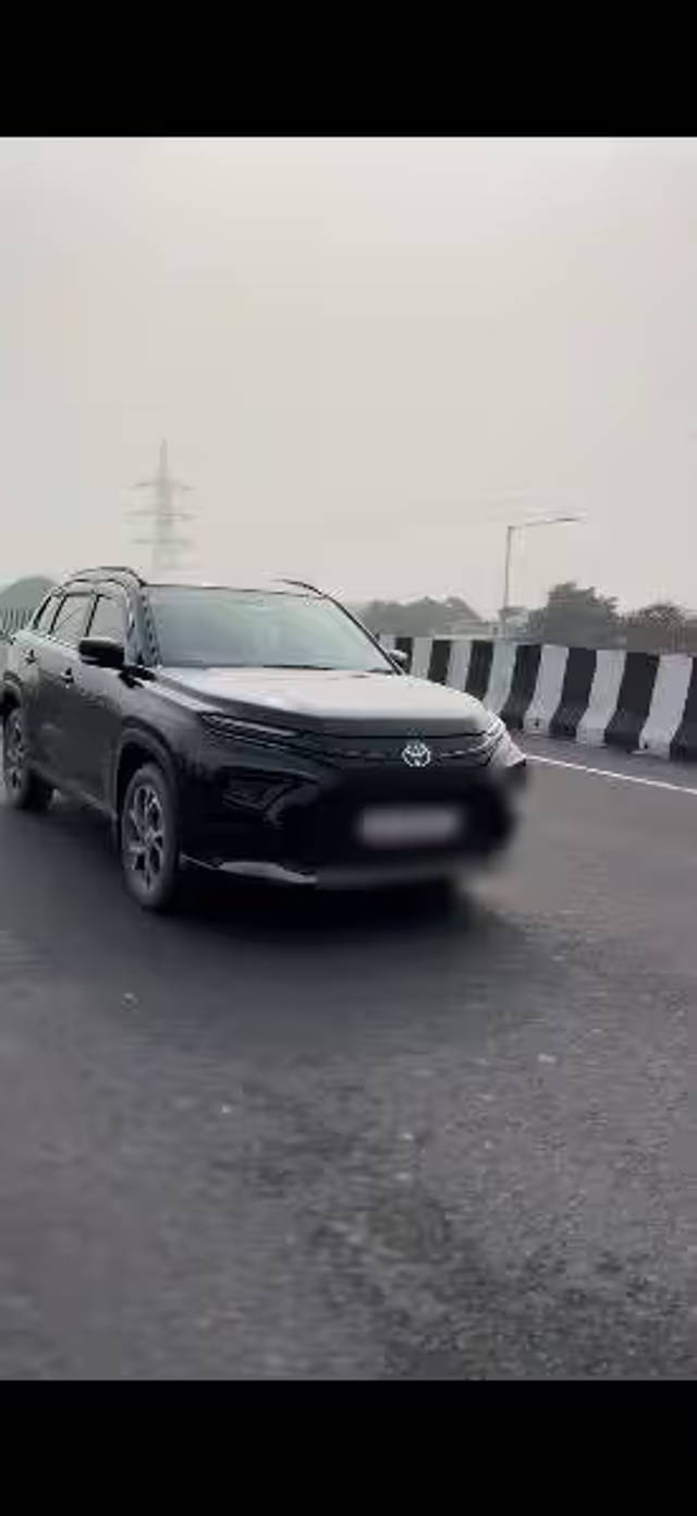 https://images10.gaadi.com/usedcar_image/4599836/original/87eddcbf-13d7-42e5-945b-d03d41f93682.png?imwidth=6400