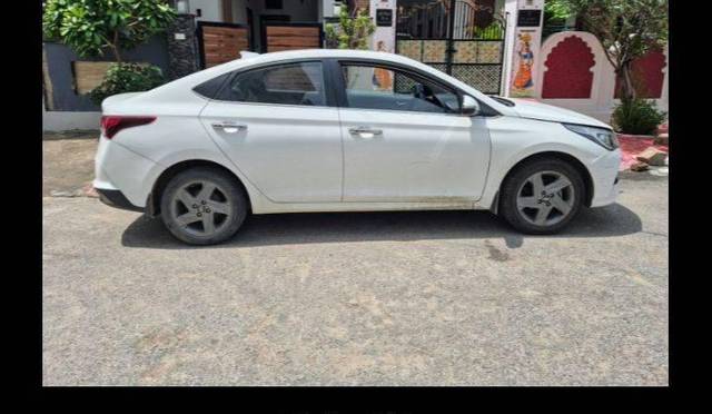 https://images10.gaadi.com/usedcar_image/4599889/original/processed_8c621415-4dee-4152-a5d3-110d6ce527d3.jpg?imwidth=6401