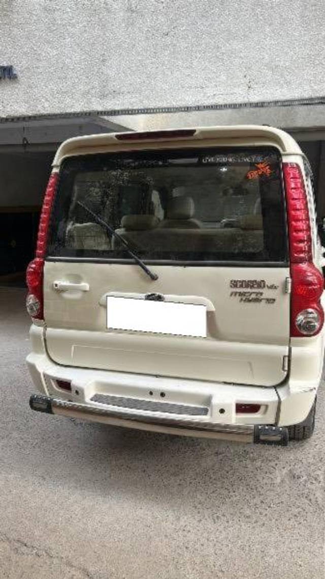 https://images10.gaadi.com/usedcar_image/4599910/original/processed_3693e472-ab41-4be0-8875-71d1d124fb8b.jpeg?imwidth=6401