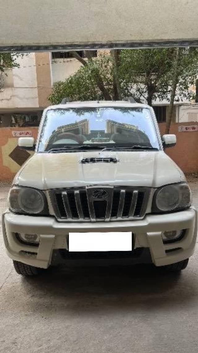 https://images10.gaadi.com/usedcar_image/4599910/original/processed_b7988b64-2c09-4e51-896d-8d095dcddc4d.jpeg?imwidth=6402