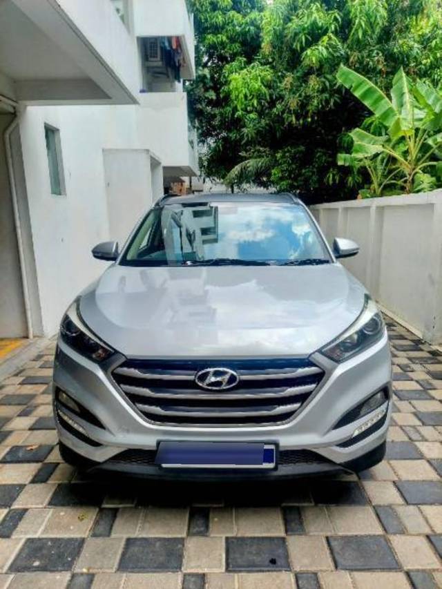 https://images10.gaadi.com/usedcar_image/4599921/original/processed_e4534354-00c4-4d7e-ac2a-061260b3a5e9.jpg?imwidth=6402
