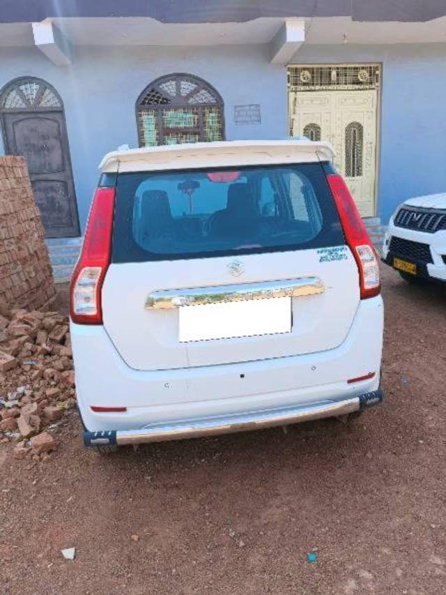 https://images10.gaadi.com/usedcar_image/4599928/original/processed_d1f3bfc0-df48-4fe4-8891-e6b7126eceae.jpg?imwidth=6402
