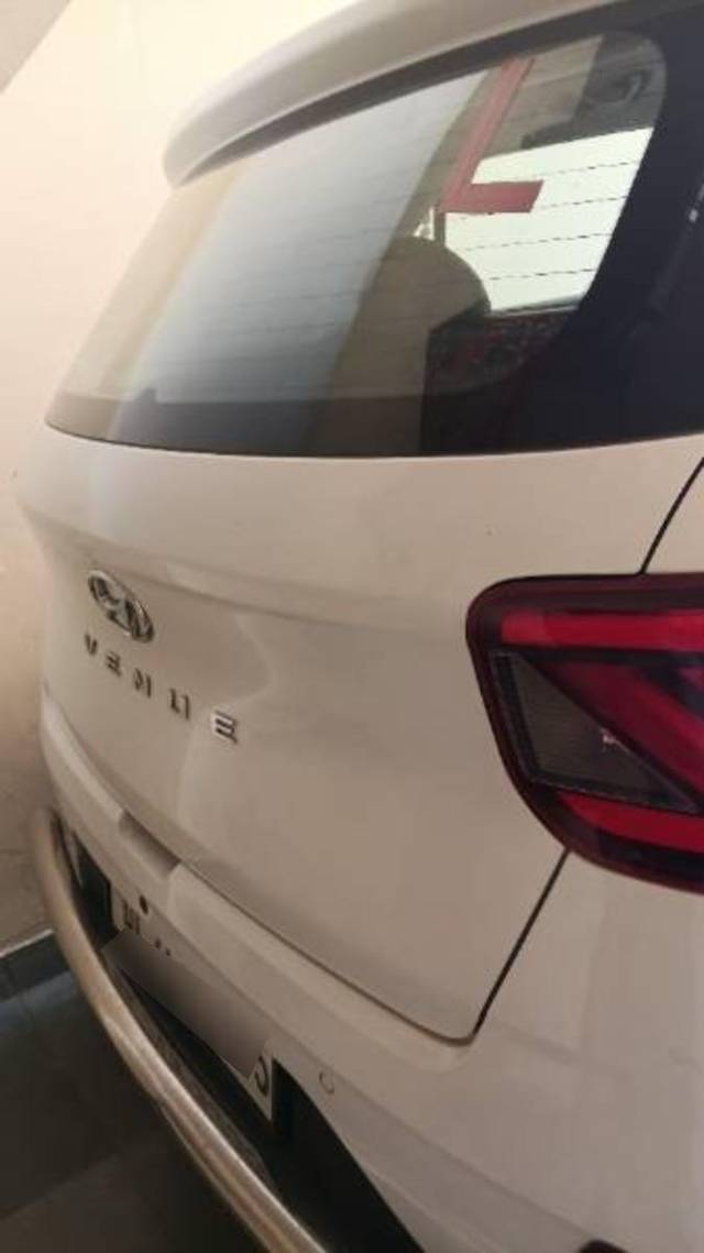 https://images10.gaadi.com/usedcar_image/4600005/original/processed_9a9af73f-b830-4cd4-b325-664275070086.jpg?imwidth=6401