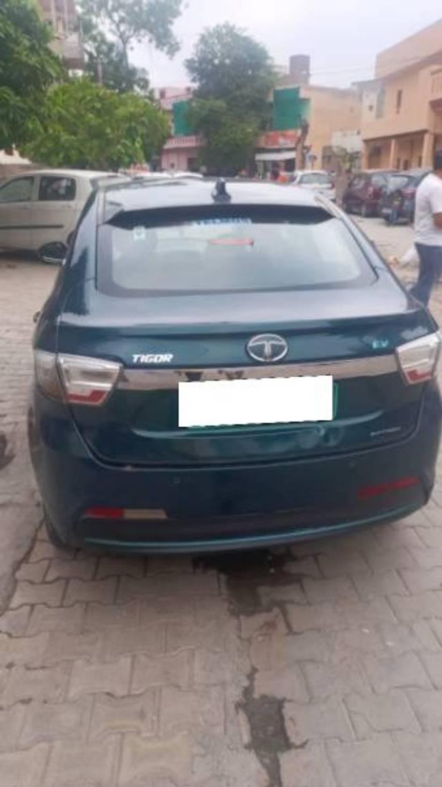https://images10.gaadi.com/usedcar_image/4600006/original/processed_00696e99-2860-45de-b55d-3bc60146e40d.jpg?imwidth=6401