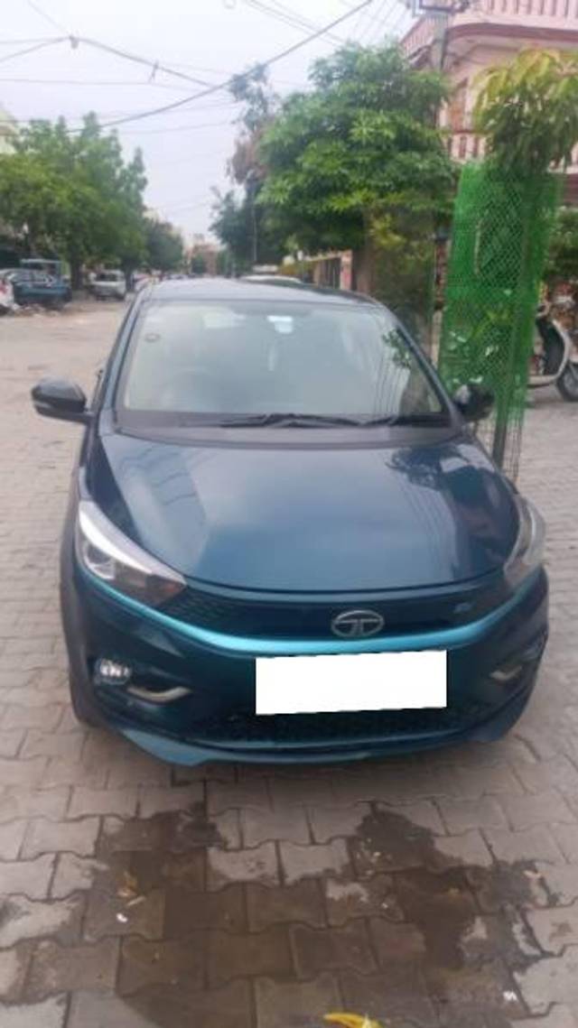 https://images10.gaadi.com/usedcar_image/4600006/original/processed_f1b81332-cba8-4cd0-b99c-0714b34f8604.jpg?imwidth=6400
