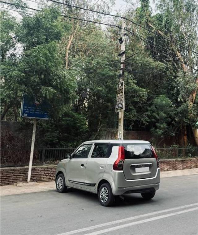 https://images10.gaadi.com/usedcar_image/4600046/original/processed_a2b88fac-cdcd-4f3c-b342-faa0a575246a.jpg?imwidth=6402