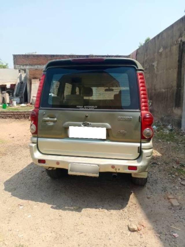 https://images10.gaadi.com/usedcar_image/4600058/original/processed_35cb4220-7f15-473e-80fc-e794dd5bc005.jpg?imwidth=6401