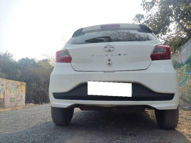 https://images10.gaadi.com/usedcar_image/4600061/original/processed_043c2f5e-c677-468e-96a1-79c8911fbd73.jpg?imwidth=6402