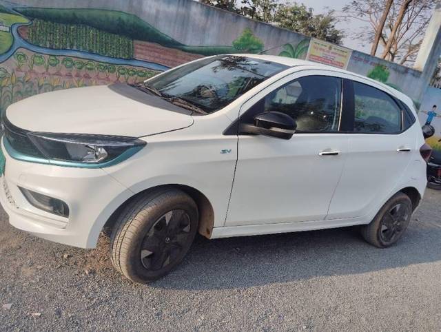 https://images10.gaadi.com/usedcar_image/4600061/original/processed_7e1dab9c-ec64-4190-b191-e6335e454d9b.jpg?imwidth=6400