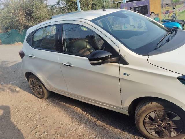 https://images10.gaadi.com/usedcar_image/4600061/original/processed_a3faf659-11de-4471-a992-9fe0df9eaca0.jpg?imwidth=6401