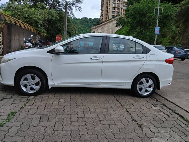 https://images10.gaadi.com/usedcar_image/4600108/original/processed_445d07f821a2819e203a7c6c29a72b17.jpg?imwidth=6402