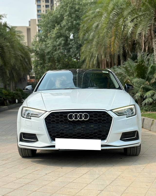 https://images10.gaadi.com/usedcar_image/4600119/original/processed_9bd5c367a03718fac63e8084aba5455d.jpg?imwidth=6402