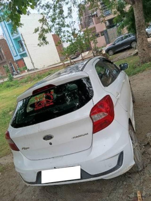 https://images10.gaadi.com/usedcar_image/4600166/original/processed_8e937e7e-3653-4e4c-85bf-9565b2dcedff.jpg?imwidth=6402
