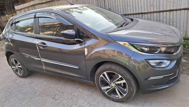https://images10.gaadi.com/usedcar_image/4600187/original/processed_9de17cf9-3b7f-402d-80ac-41a099e5e167.jpg?imwidth=6400