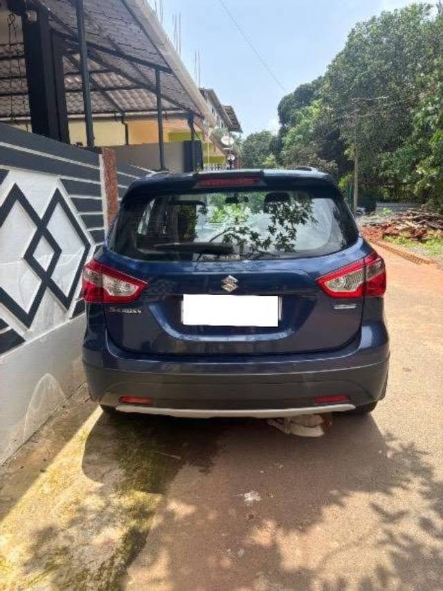 https://images10.gaadi.com/usedcar_image/4600207/original/processed_37206b39-6955-4efb-a467-3add2f90c9a0.jpeg?imwidth=6402
