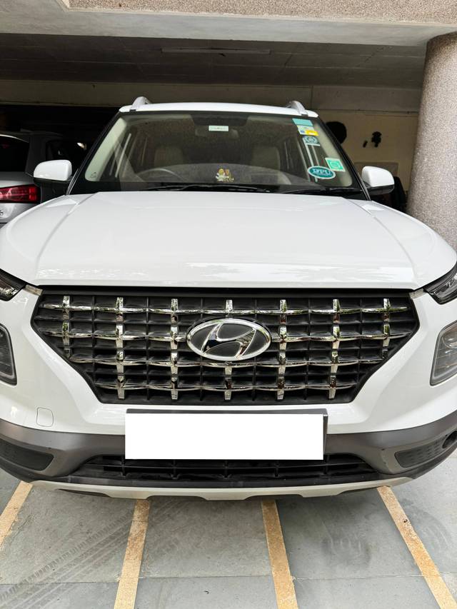 https://images10.gaadi.com/usedcar_image/4600232/original/processed_5eedafad35a52c56873a2792c9786fe3.jpg?imwidth=6400