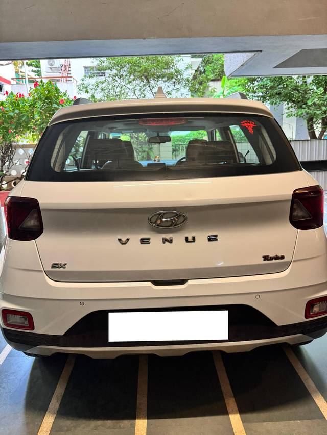 https://images10.gaadi.com/usedcar_image/4600232/original/processed_9071b8002518d403efa3aa949f3c59de.jpg?imwidth=6402