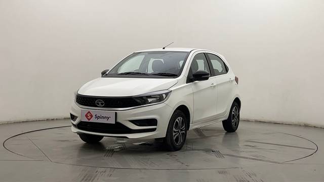 https://images10.gaadi.com/usedcar_image/4600234/original/c28cdbaf26fb6841ef98ea19bb401bdd.JPG?imwidth=6400