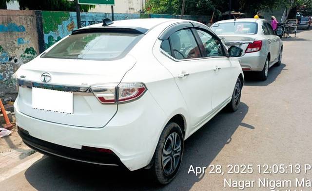 https://images10.gaadi.com/usedcar_image/4600462/original/processed_683e4f71-64aa-4556-8338-59801460109a.jpg?imwidth=6402