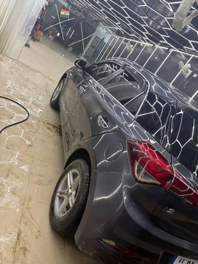 https://images10.gaadi.com/usedcar_image/4600517/original/processed_f0b90181-e7d7-4552-b5c3-3d44d17e5d03.jpeg?imwidth=6401