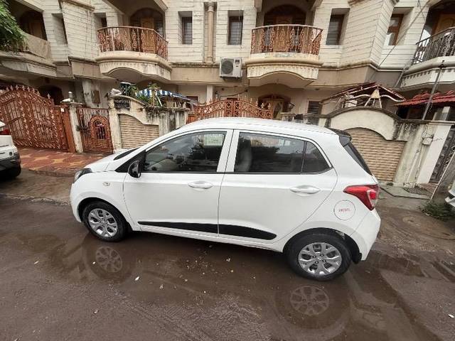 https://images10.gaadi.com/usedcar_image/4600530/original/processed_11026d52-9281-43a1-86e2-6c51f8f292db.jpeg?imwidth=6402