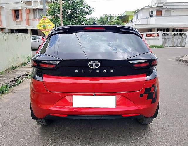 https://images10.gaadi.com/usedcar_image/4600535/original/processed_d05169a8-fab9-4766-962c-52b20f13f3a3.jpg?imwidth=6401