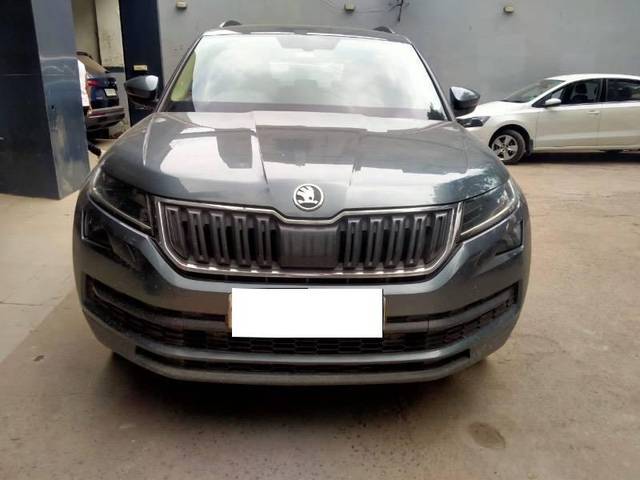 https://images10.gaadi.com/usedcar_image/4600544/original/processed_51473c42-18fa-44e2-8523-937ae9576055.jpeg?imwidth=6401