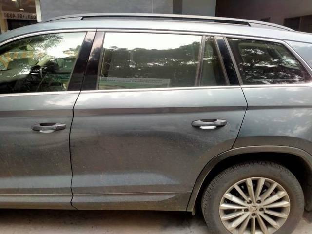 https://images10.gaadi.com/usedcar_image/4600544/original/processed_bb93f026-46af-4d1d-8a9c-ba15840bbc5c.jpeg?imwidth=6402