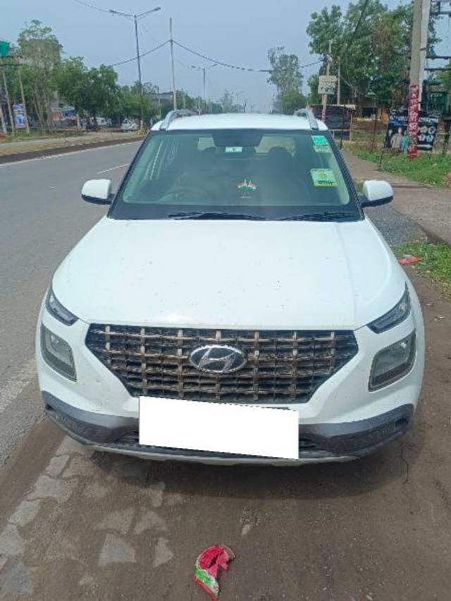 https://images10.gaadi.com/usedcar_image/4600581/original/processed_e3a0ae36-94bd-4e6c-8112-92a3e655e9eb.jpg?imwidth=6401