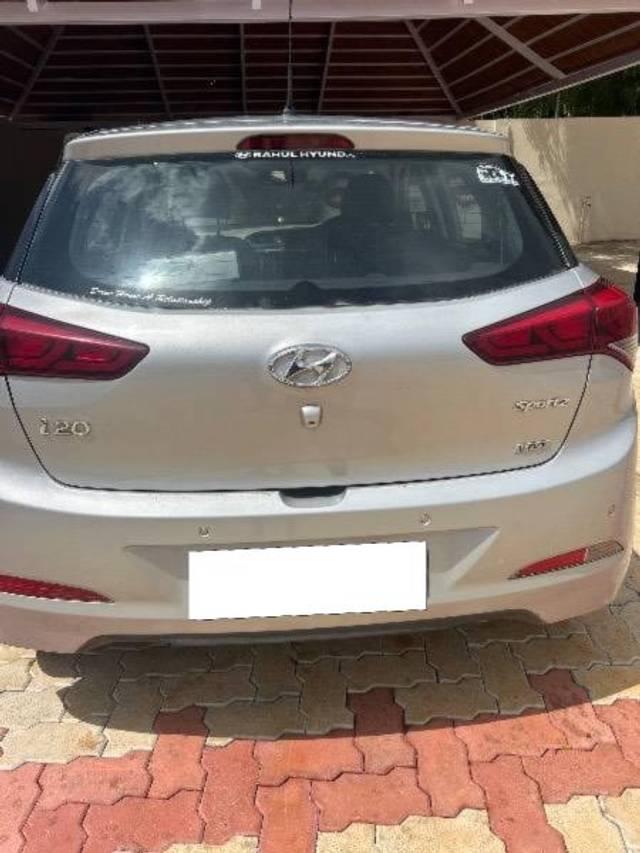https://images10.gaadi.com/usedcar_image/4600599/original/processed_511cc1d6-ddd7-4824-a20c-0892f8d603bc.jpg?imwidth=6402