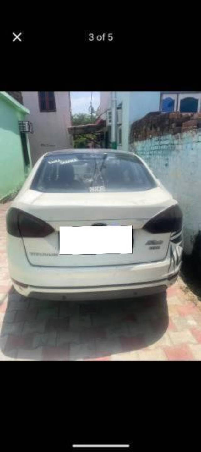 https://images10.gaadi.com/usedcar_image/4600600/original/processed_131091af-2f9e-4554-9636-4357979a1582.jpg?imwidth=6402