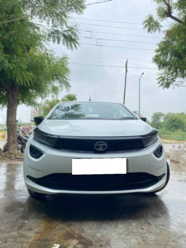 https://images10.gaadi.com/usedcar_image/4600611/original/processed_df8958a1-bd06-4c1b-bd25-19fa3dab156a.jpg?imwidth=6402