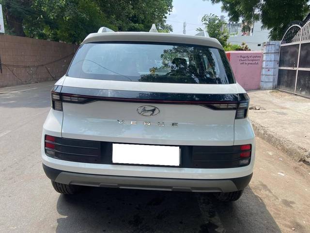 https://images10.gaadi.com/usedcar_image/4600693/original/processed_e405475a7b7ac3c2afdd56f4de3ec1e2.jpg?imwidth=6402
