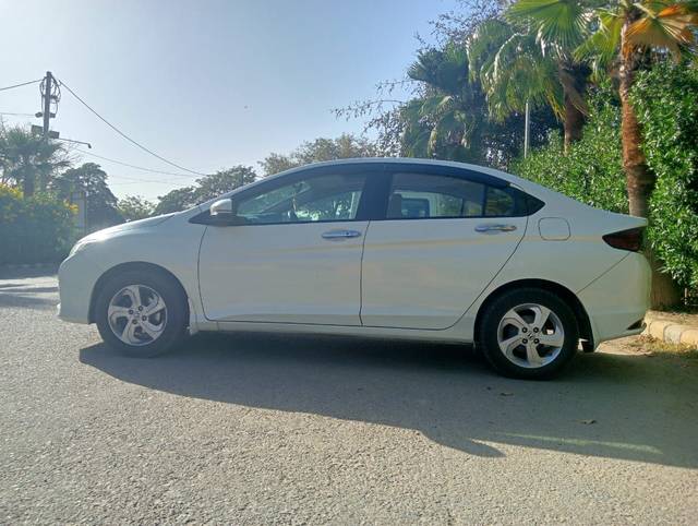 https://images10.gaadi.com/usedcar_image/4600721/original/e1fc50aa90f392496c5744aa468afc82.jpg?imwidth=6402