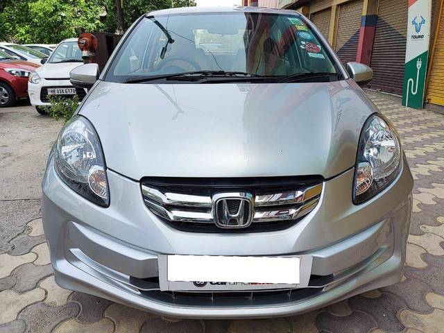 https://images10.gaadi.com/usedcar_image/4600723/original/processed_52befec17b40edddfafd468635974b7e.jpg?imwidth=6401