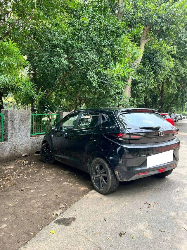 https://images10.gaadi.com/usedcar_image/4600729/original/processed_822f8466a453dce53505ba15b2f15ef7.jpg?imwidth=6402