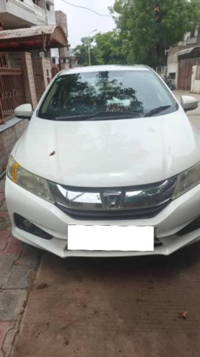 https://images10.gaadi.com/usedcar_image/4600756/original/processed_26bf413c-2a04-444a-b05f-069e744ea9ea.jpg?imwidth=6402