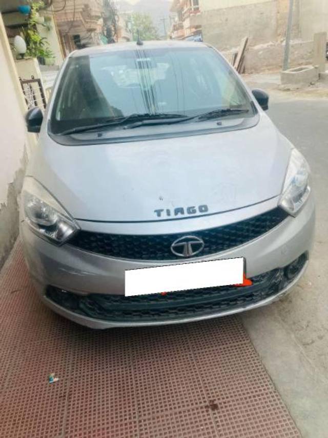 https://images10.gaadi.com/usedcar_image/4600795/original/processed_289a4cf6-8f27-4de0-997f-3194ca376f35.jpg?imwidth=6400