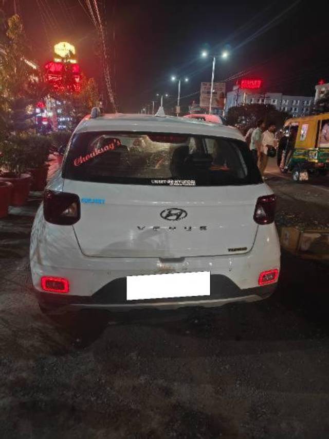 https://images10.gaadi.com/usedcar_image/4600810/original/processed_629dfb1d-1334-454b-a322-d28cef465986.jpg?imwidth=6402