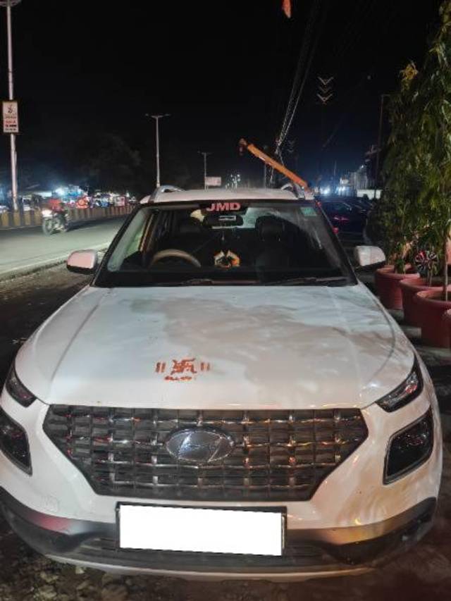 https://images10.gaadi.com/usedcar_image/4600810/original/processed_767f919b-89f0-4347-a739-457ca4d578c2.jpg?imwidth=6400