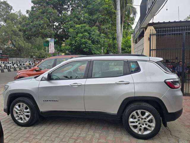https://images10.gaadi.com/usedcar_image/4600823/original/processed_8d8c08598c2f78be7ea926bf2b1f8bdf.jpg?imwidth=6402
