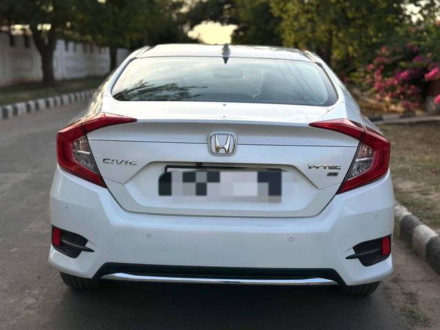 https://images10.gaadi.com/usedcar_image/4600831/original/processed_0650ecd504168686015c2b97e23de74a.jpg?imwidth=6401