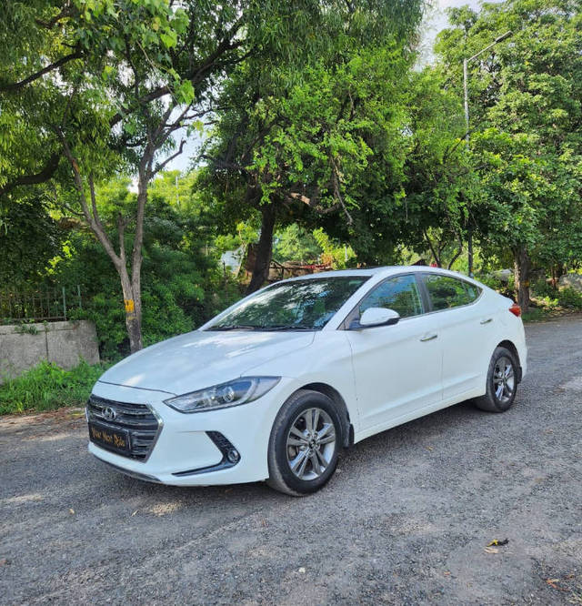 https://images10.gaadi.com/usedcar_image/4600835/original/processed_282d4c71de592325388f006bf89f16dd.png?imwidth=6401