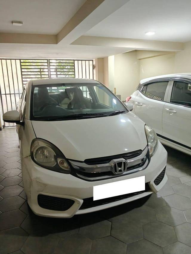 https://images10.gaadi.com/usedcar_image/4600838/original/processed_ef0adc2bfc09c23d7a326b4025e6bece.jpg?imwidth=6400