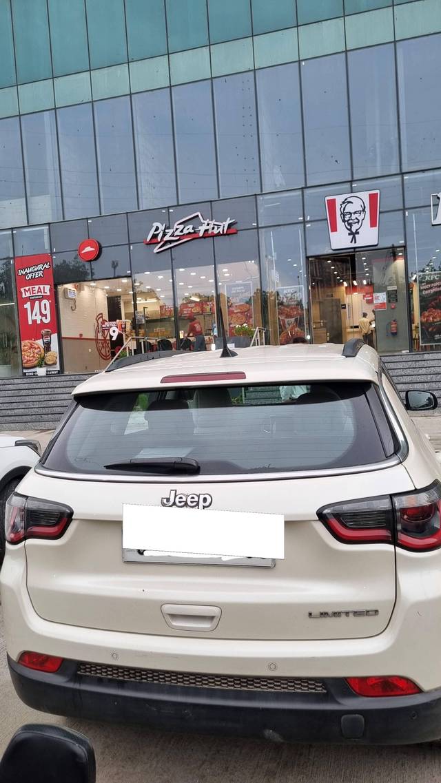 https://images10.gaadi.com/usedcar_image/4600841/original/processed_d649712a-e74a-4b5d-a699-0092a2aa35bd.jpg?imwidth=6402