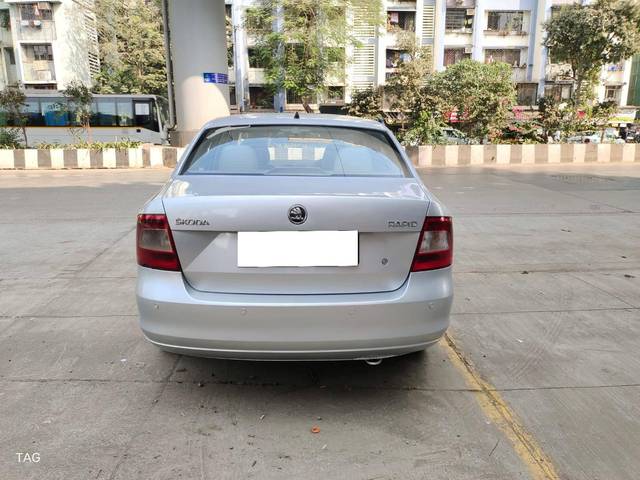https://images10.gaadi.com/usedcar_image/4600891/original/processed_6e1df248050739cdec8174c77f996c36.jpg?imwidth=6401
