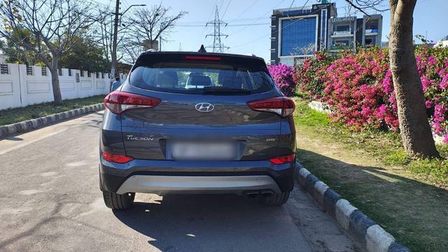 https://images10.gaadi.com/usedcar_image/4600950/original/processed_06c96f1f359c0a56a59bd3147a3ff750.jpg?imwidth=6401