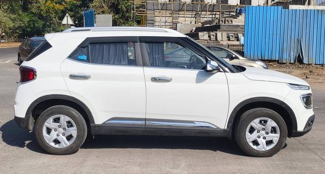 https://images10.gaadi.com/usedcar_image/4600957/original/processed_20d4e19d3aff80a4efdbb3f9d3d607a1.jpg?imwidth=6401