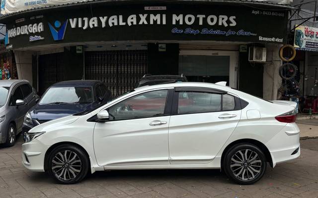 https://images10.gaadi.com/usedcar_image/4600968/original/processed_520919eb-4c84-453f-a2ea-2d7751659d8c.jpg?imwidth=6400